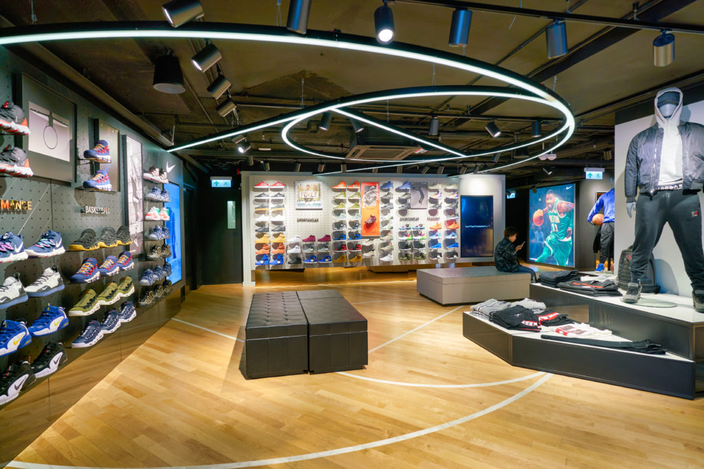 04-Retail-Space-Lighting-Company-Branding